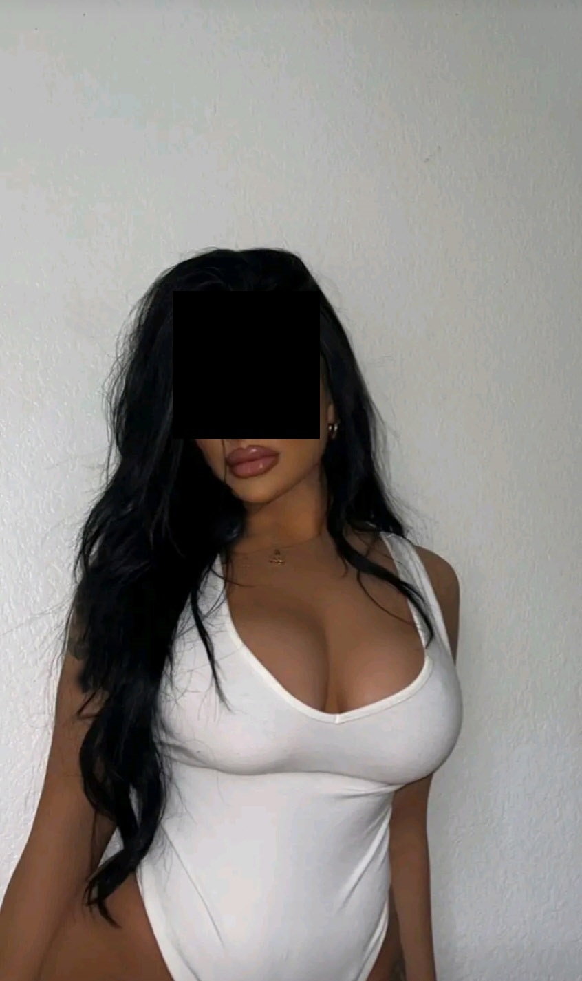 Ερωτική callgirl με πλούσια βυζιά